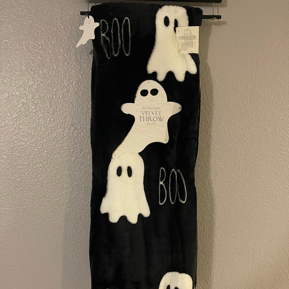 Ghost blanket
